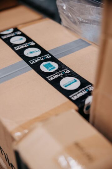 thomann warehouse parcel