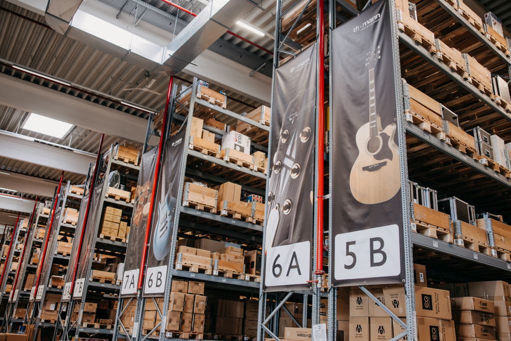 thomann warehouse