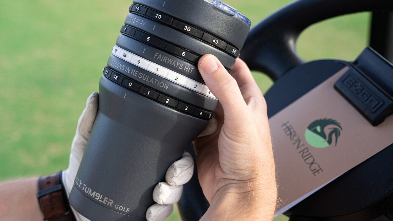 Hand adjusting golf score counter on Tally Tumbler 